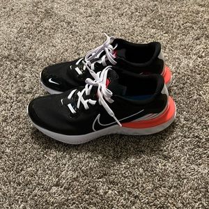 COPY - 7Y SHOE SIZE! Like new Nike black iridescent running shoes